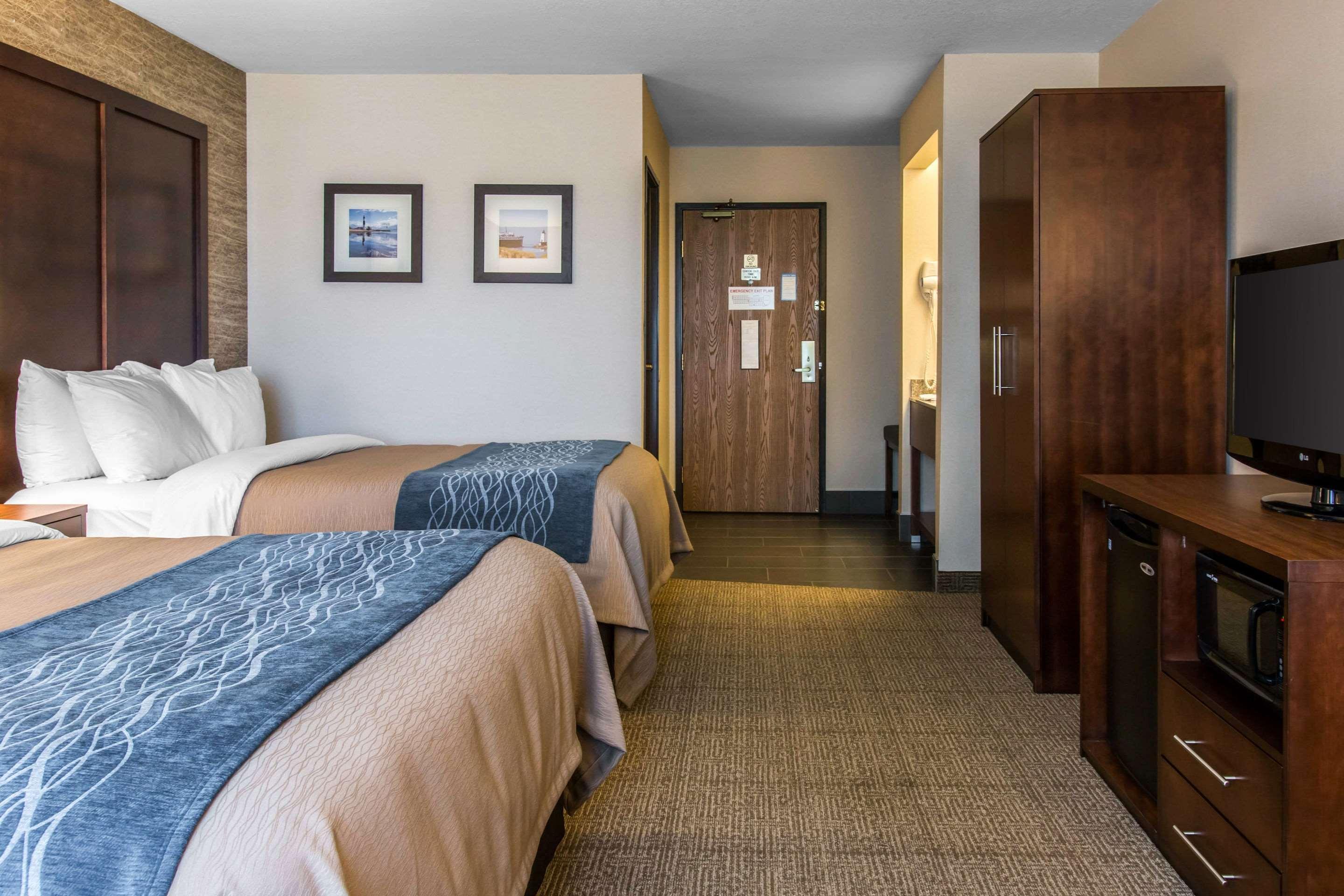 Comfort Inn Ludington Near Us-10 Exteriör bild
