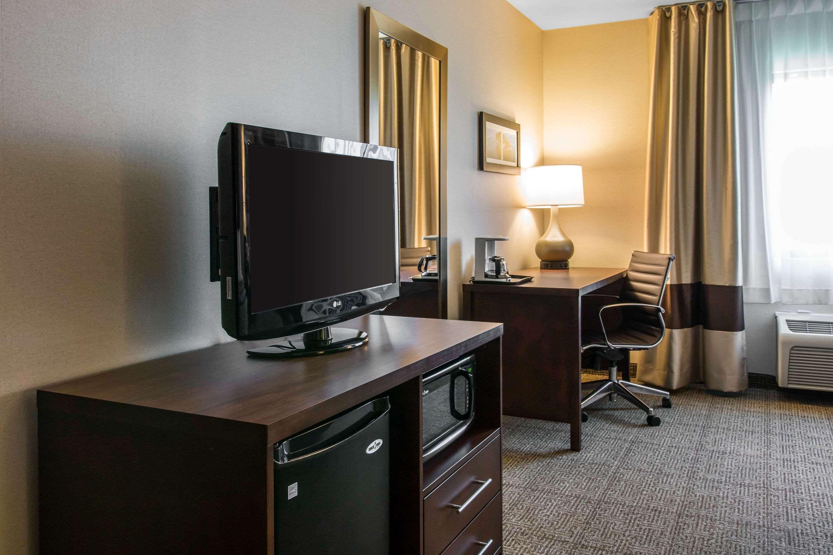 Comfort Inn Ludington Near Us-10 Exteriör bild