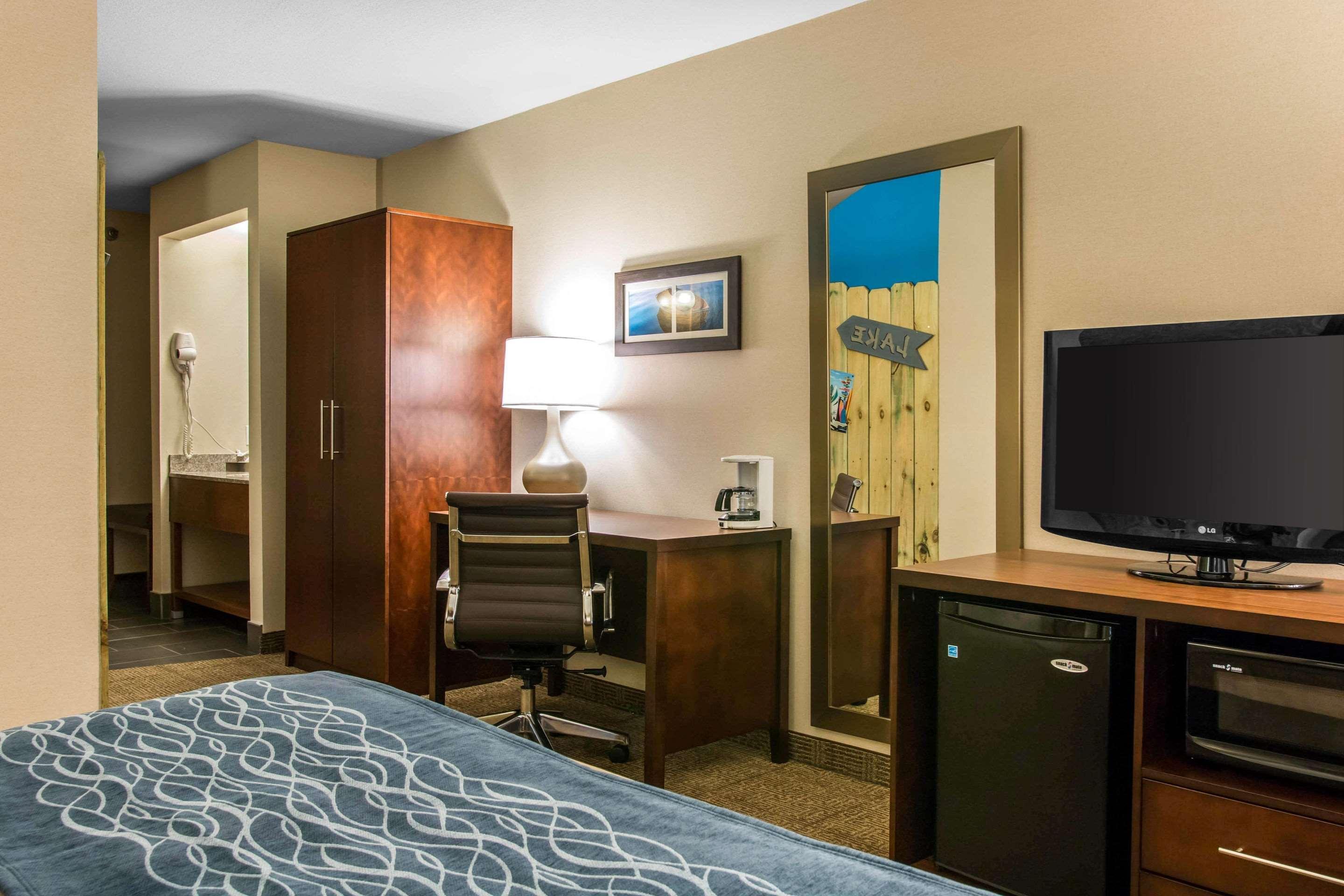 Comfort Inn Ludington Near Us-10 Exteriör bild