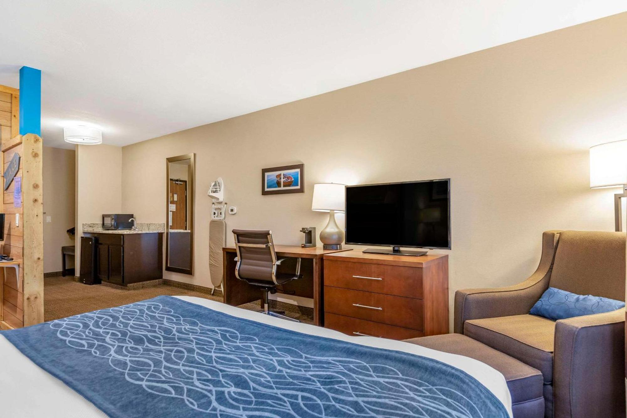 Comfort Inn Ludington Near Us-10 Exteriör bild