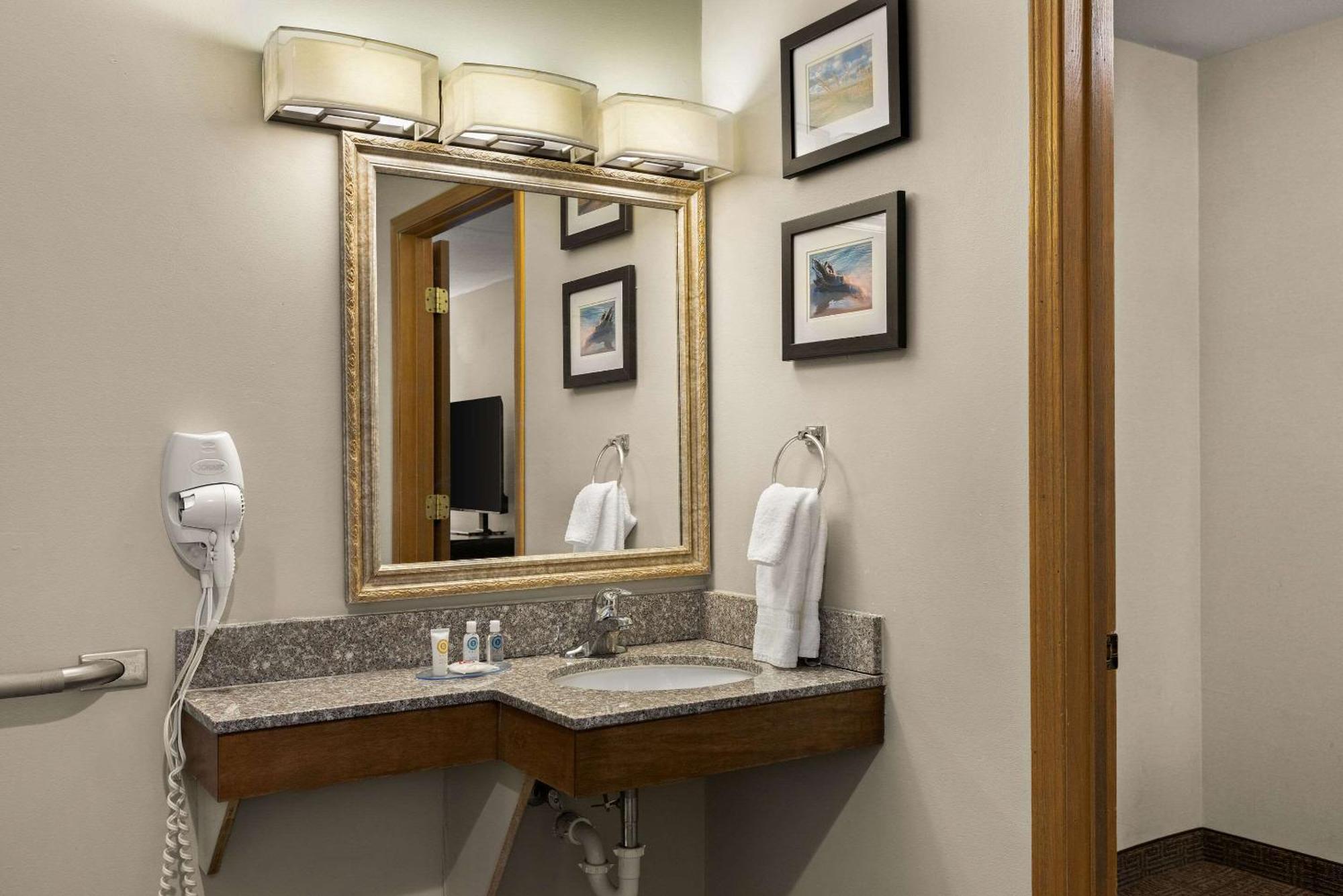 Comfort Inn Ludington Near Us-10 Exteriör bild