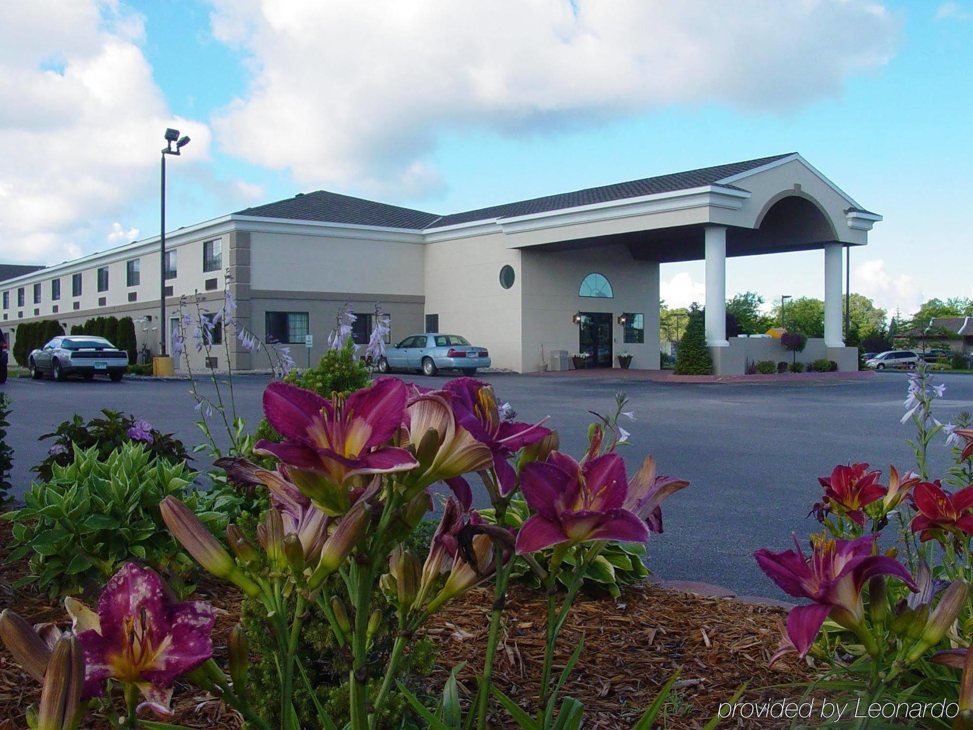Comfort Inn Ludington Near Us-10 Exteriör bild