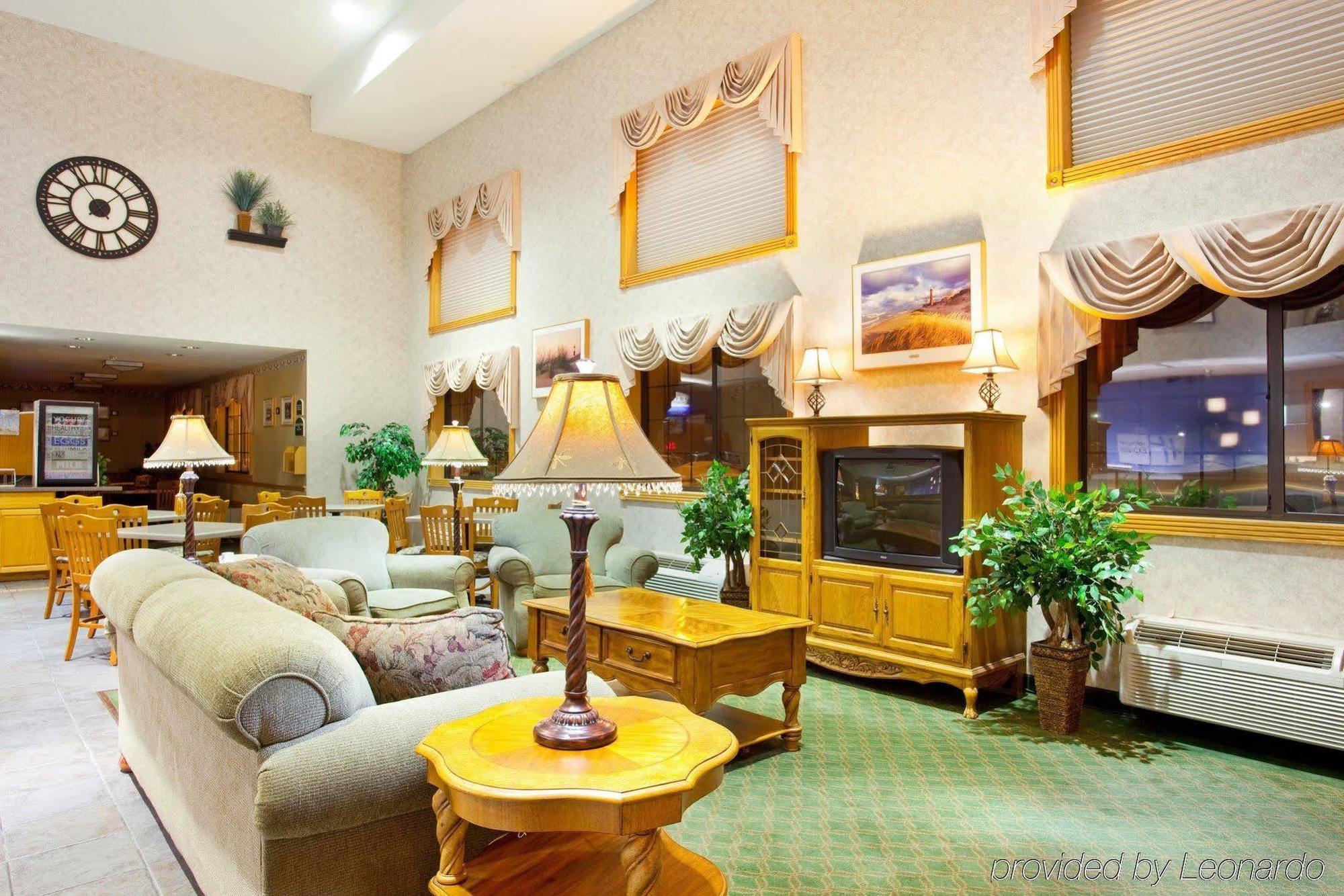 Comfort Inn Ludington Near Us-10 Exteriör bild