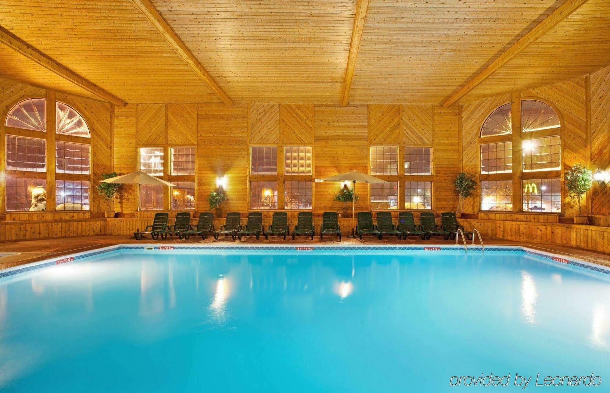 Comfort Inn Ludington Near Us-10 Exteriör bild